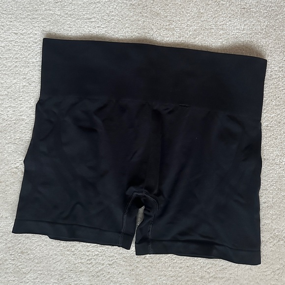 Gymshark Everyday Seamless shorts - Picture 2 of 2